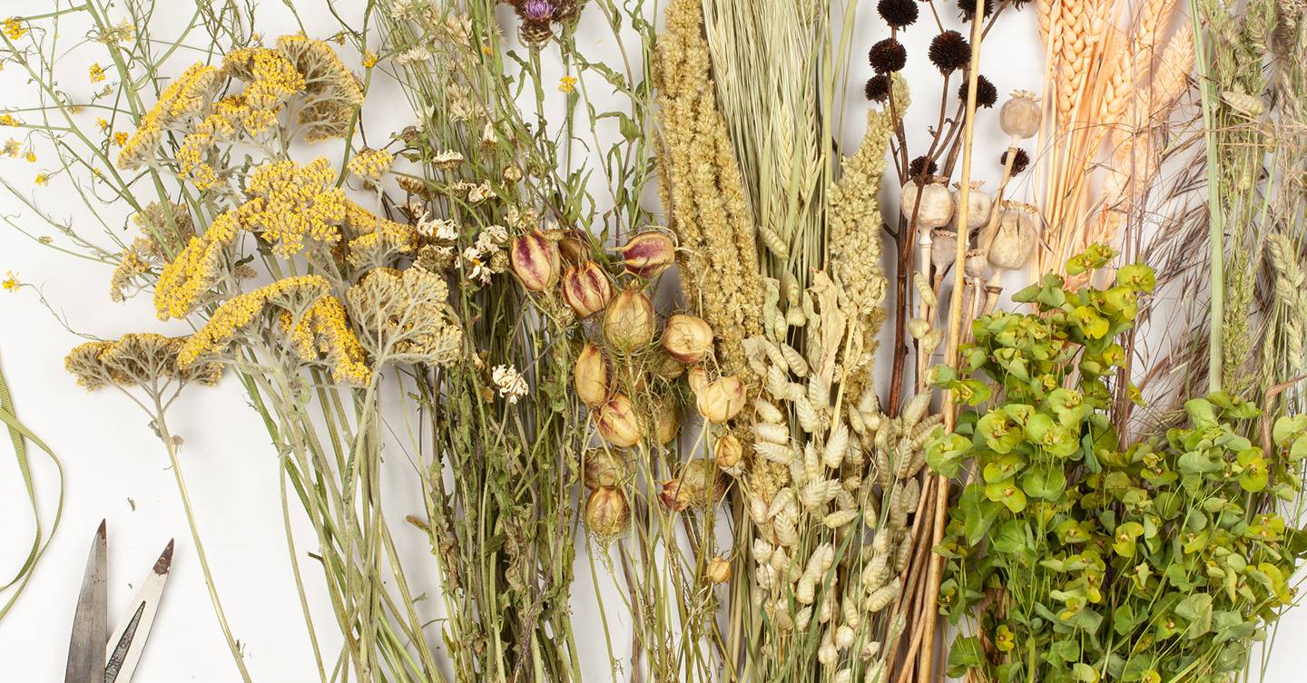 How to create a pretty, nostalgic bouquet of dried flowers
