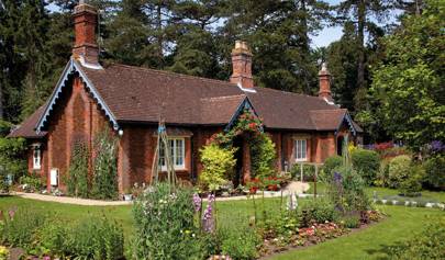 sandringham houses estate rent queen aug