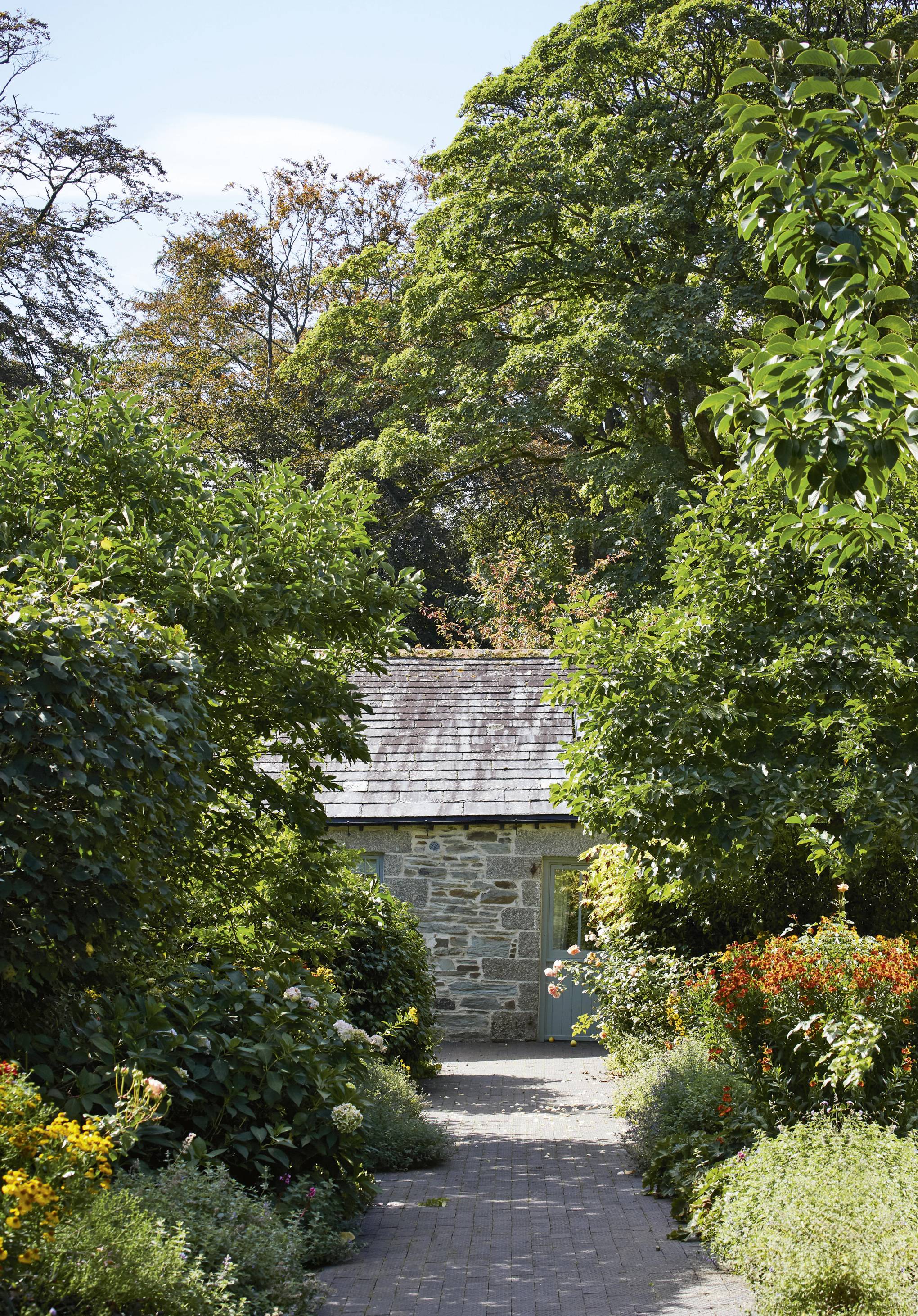 Prince Charles S Sixteenth Century House In Cornwall House Garden