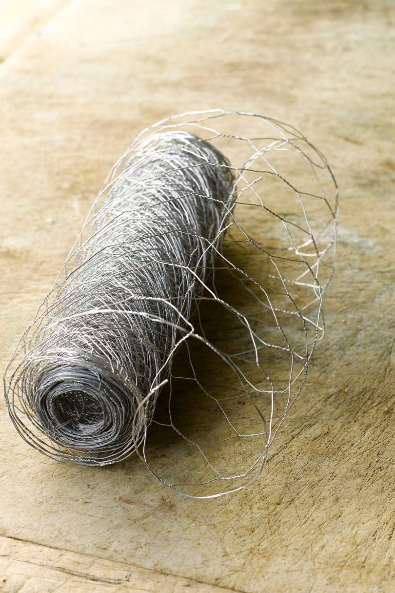 Flower arranging with chicken wire House & Garden