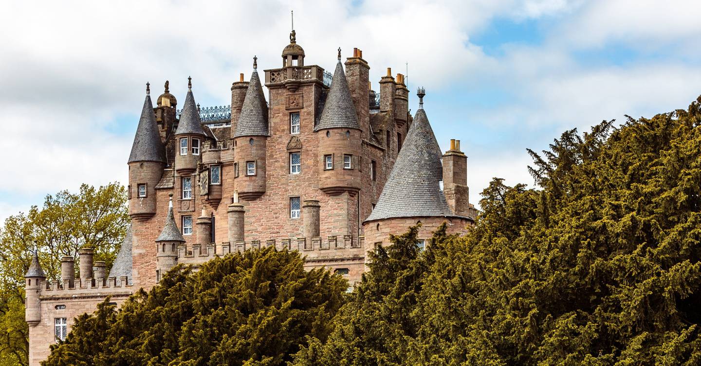 glamis-castle-scotland-house-garden