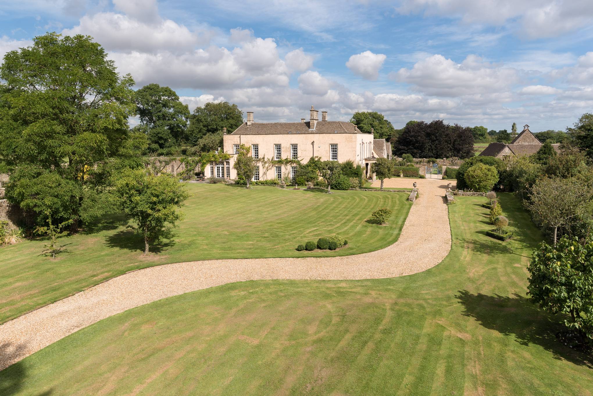 Houses for sale in the Cotswolds House & Garden