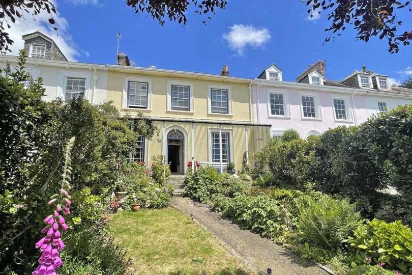 Houses to buy in Cornwall House & Garden