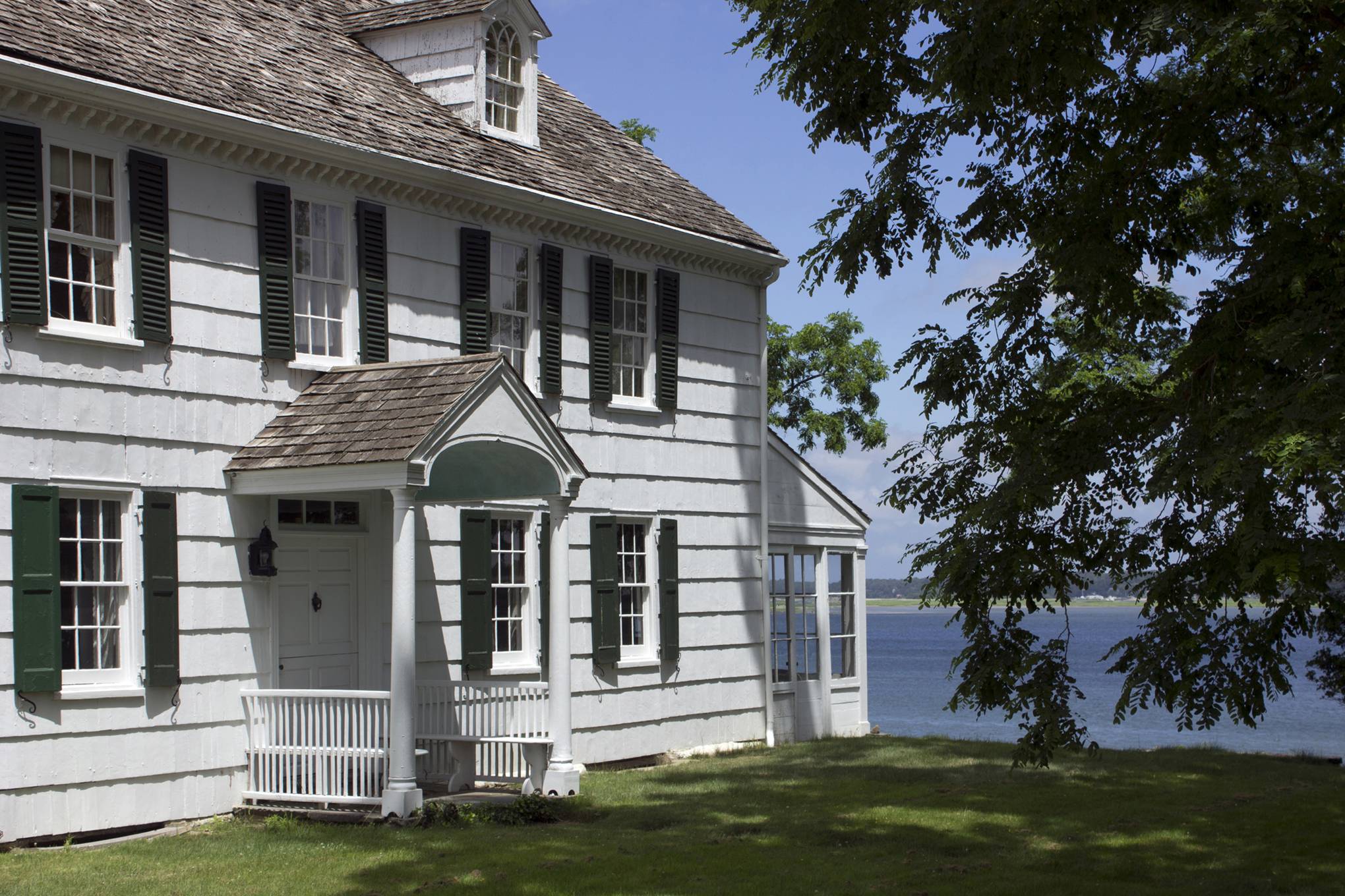 Americana : Farmhouses and Manors of Long Island main image 1
