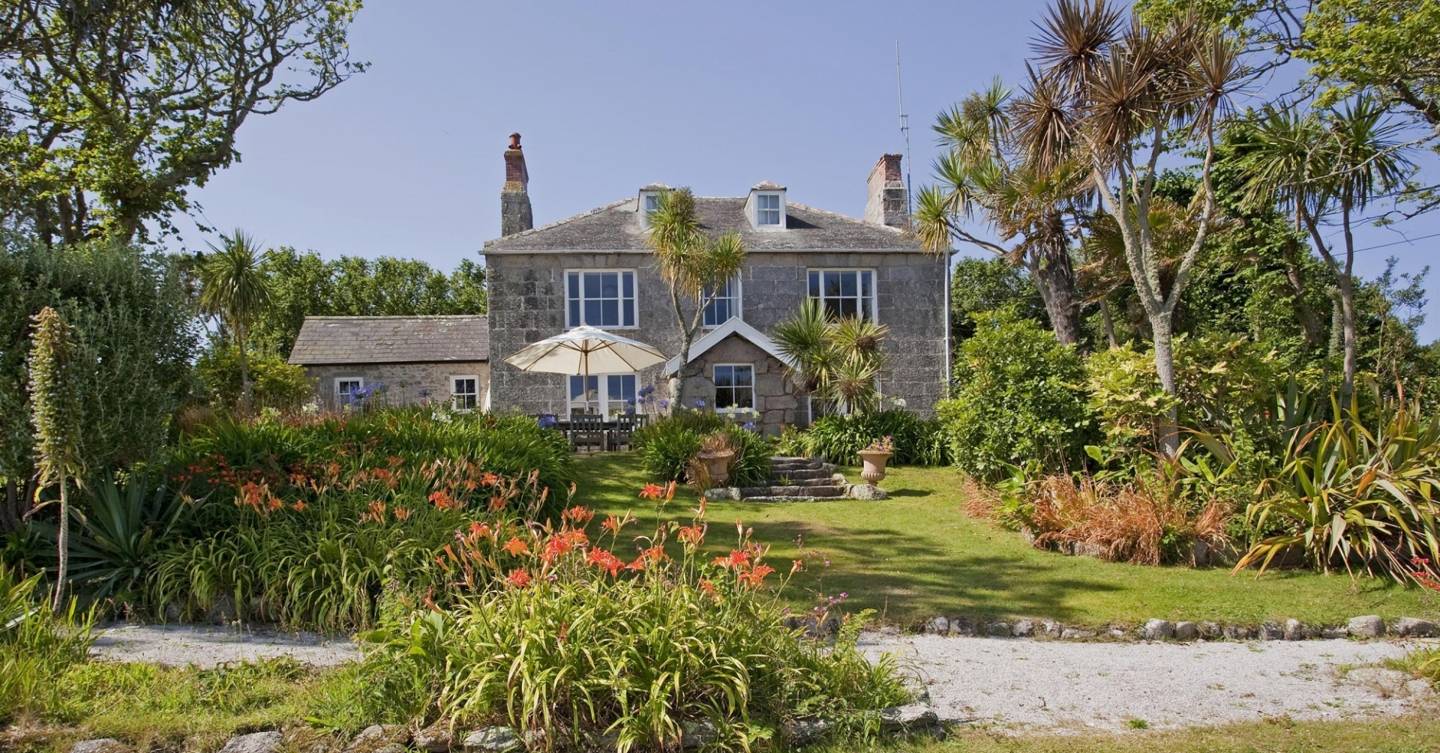 Prince William and Duchess Kate Stay in Beachfront Cottage on Vacation