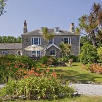 Prince Harry And Meghan Markle Buy Santa Barbara Home House Garden,Where To Hang Curtains