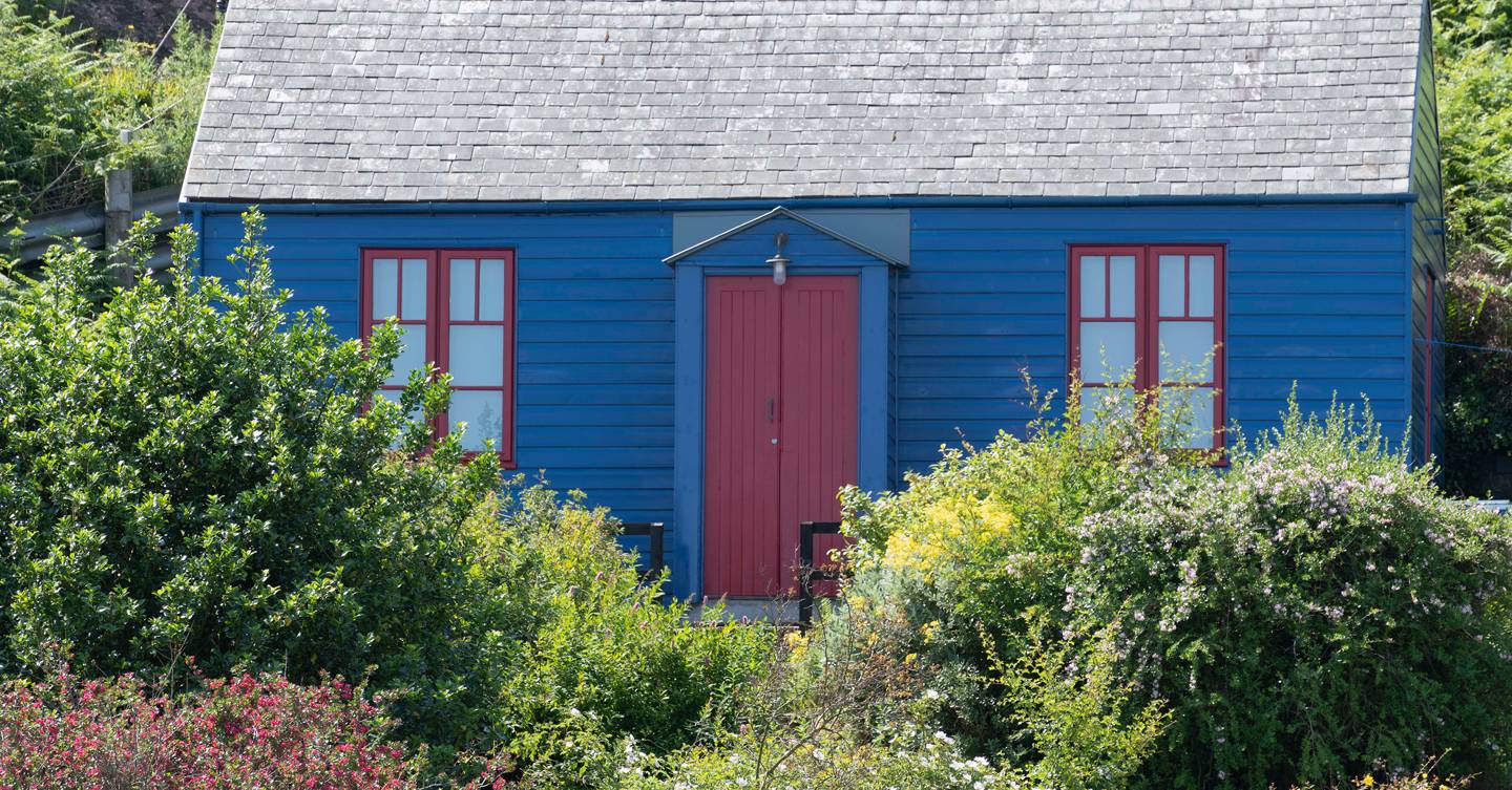 Ben Tindall's Blue Cabin by the Sea House & Garden