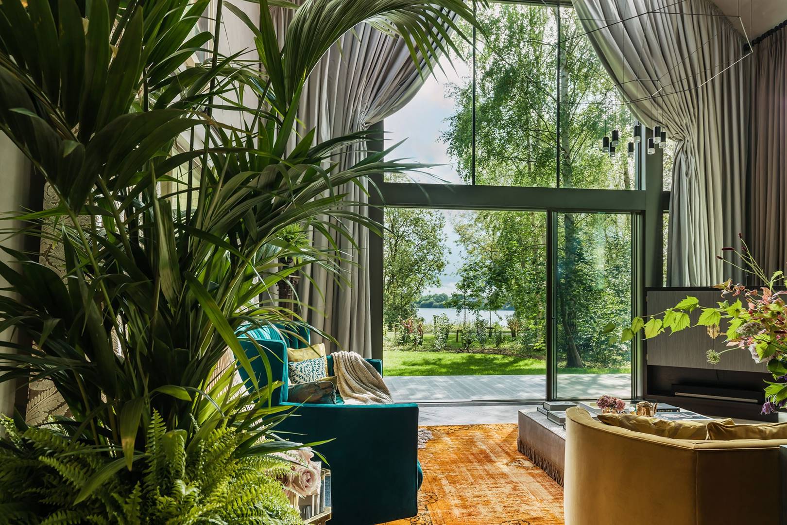Kate Moss Unveils Her New Yoo Home House Garden Kate Moss Unveils Her New Yoo Home House Garden