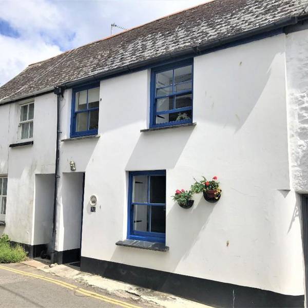 Houses to buy in Cornwall House & Garden