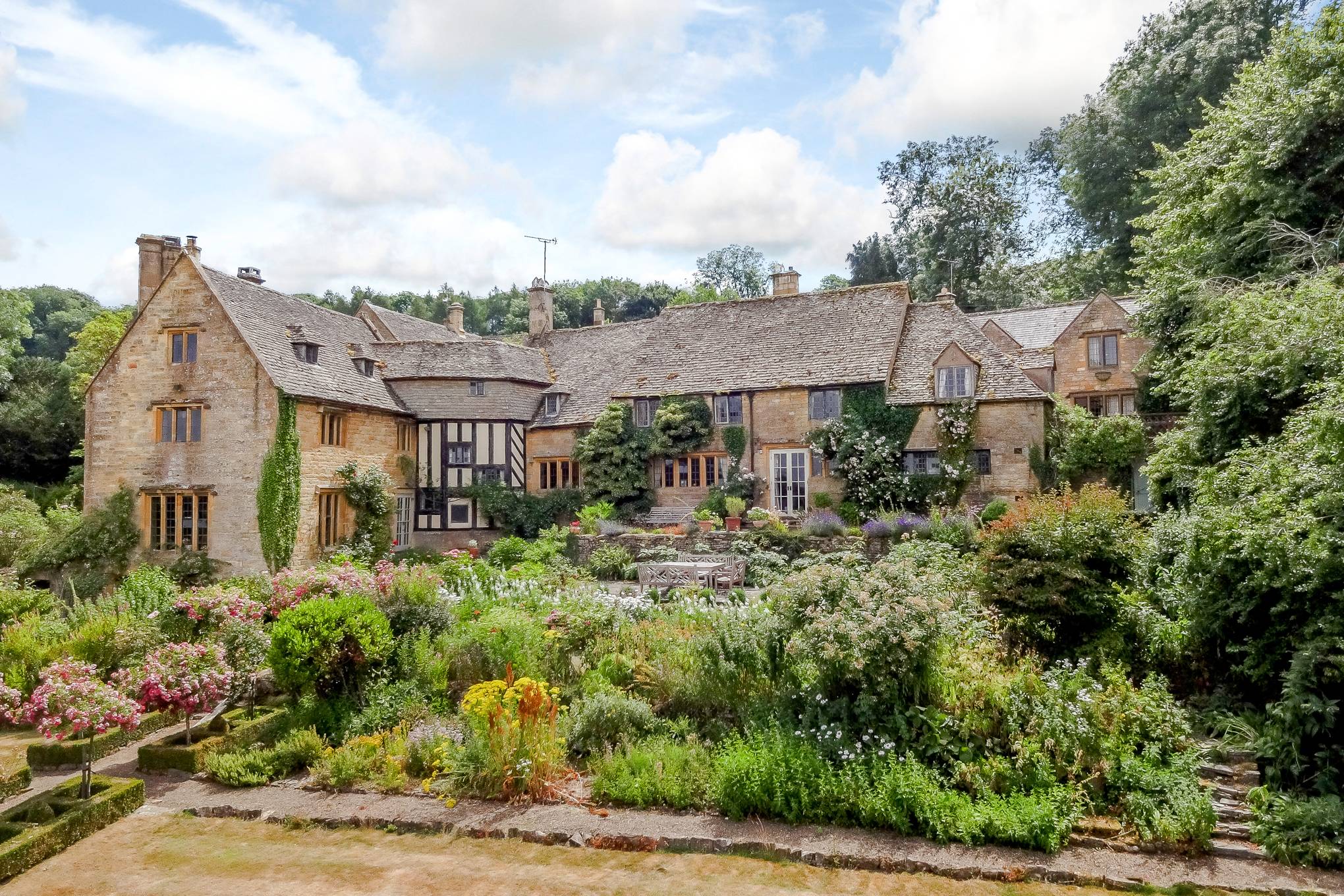 Houses for sale in the Cotswolds House & Garden