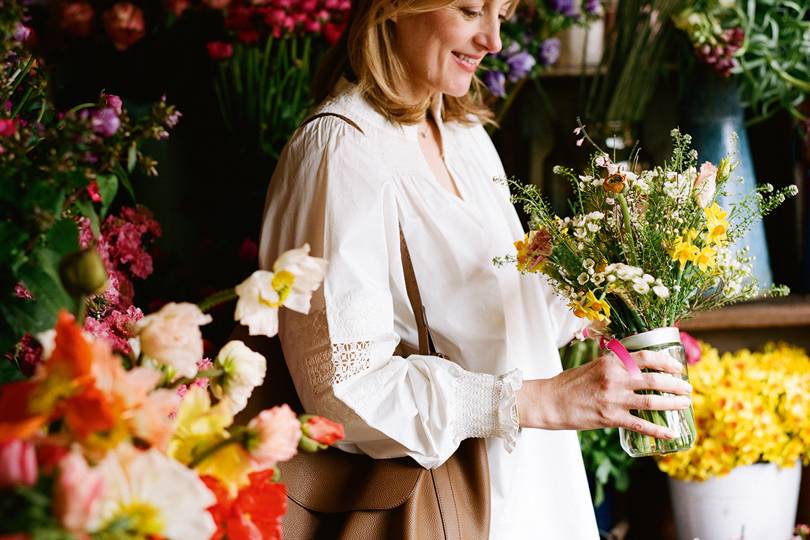 decorating with cut flowers Rita Konig's advice - Vimarsana News