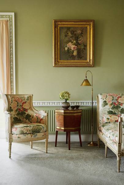 How To Decorate With Chintz House Garden In The Neoclical Pavilion Bradwell Lodge Armchair And Sofa Drawing Room Are Upholstered Hollyhock A Clic Woodblock Chintz By Lee