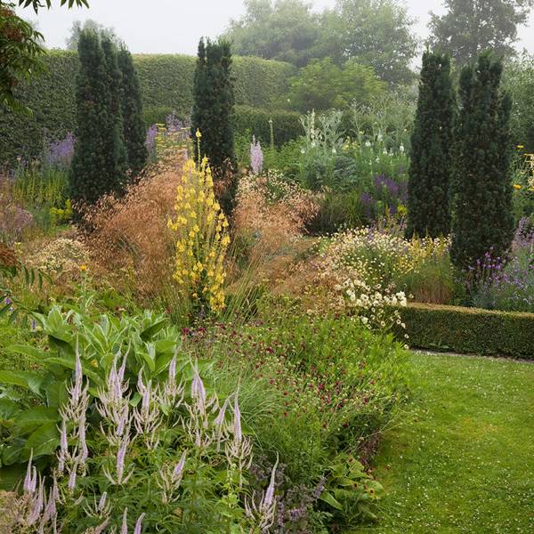 Tom Stuart-Smith's barn garden | House & Garden