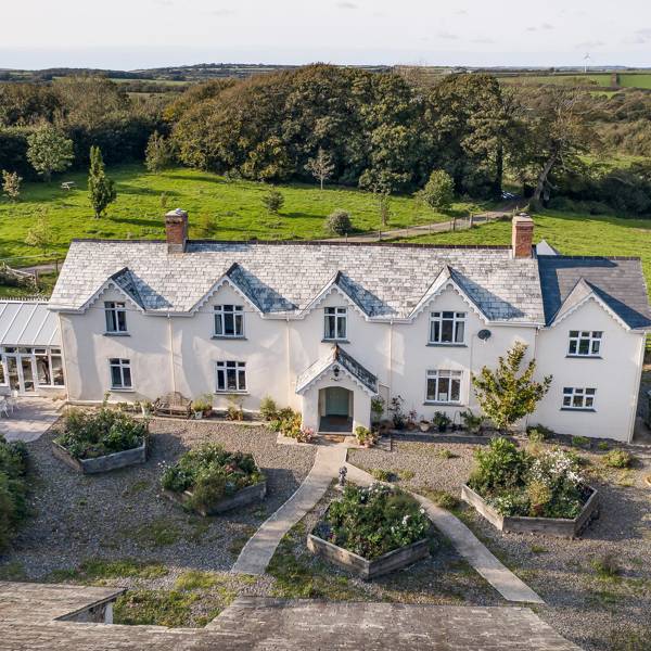 Houses to buy in Cornwall House & Garden