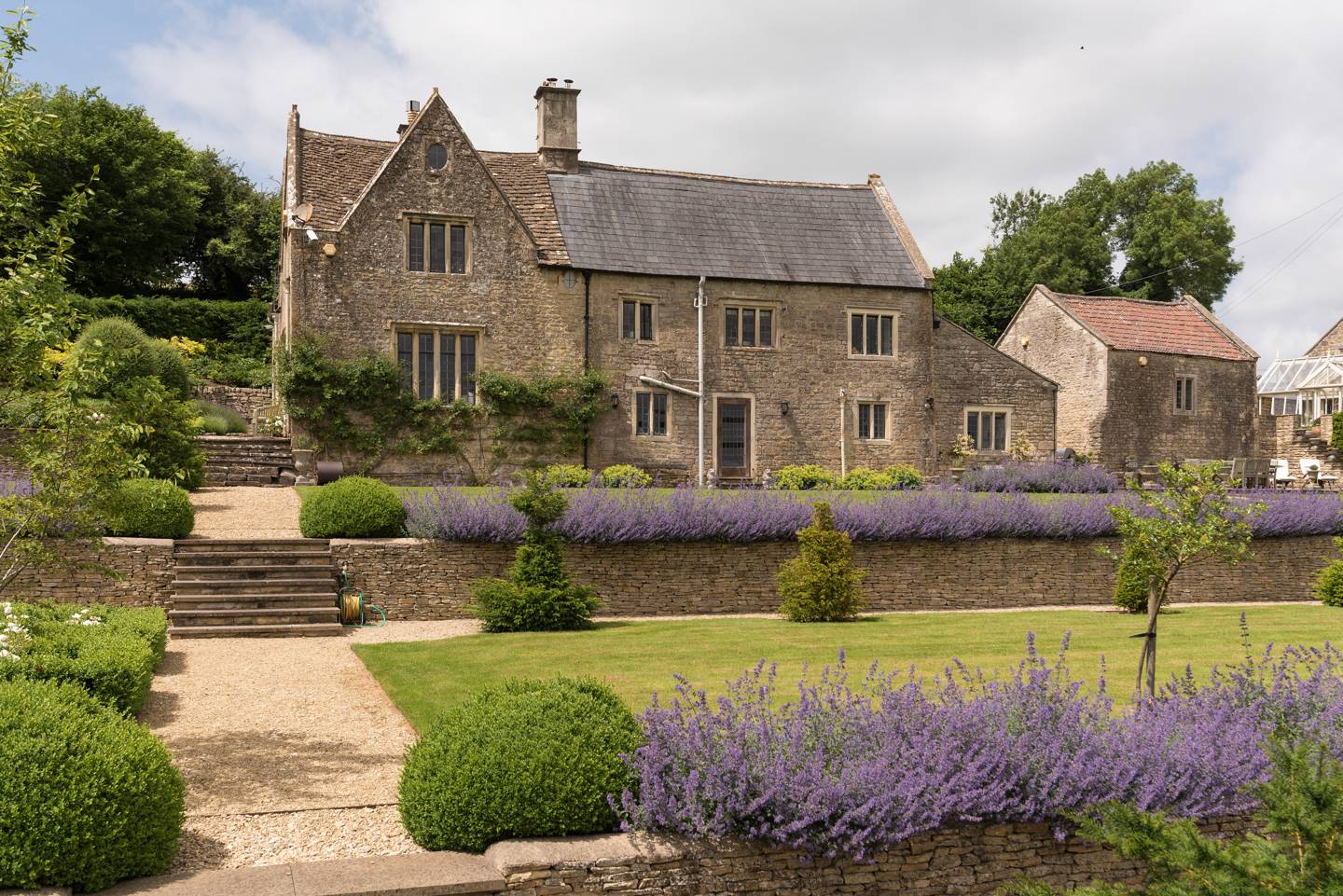 Houses for sale in the Cotswolds House & Garden