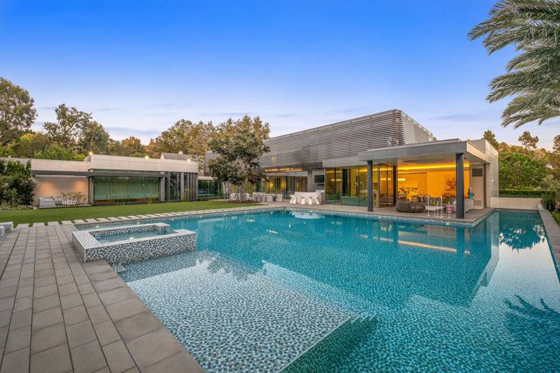 The 75 million house on Selling Sunset House & Garden