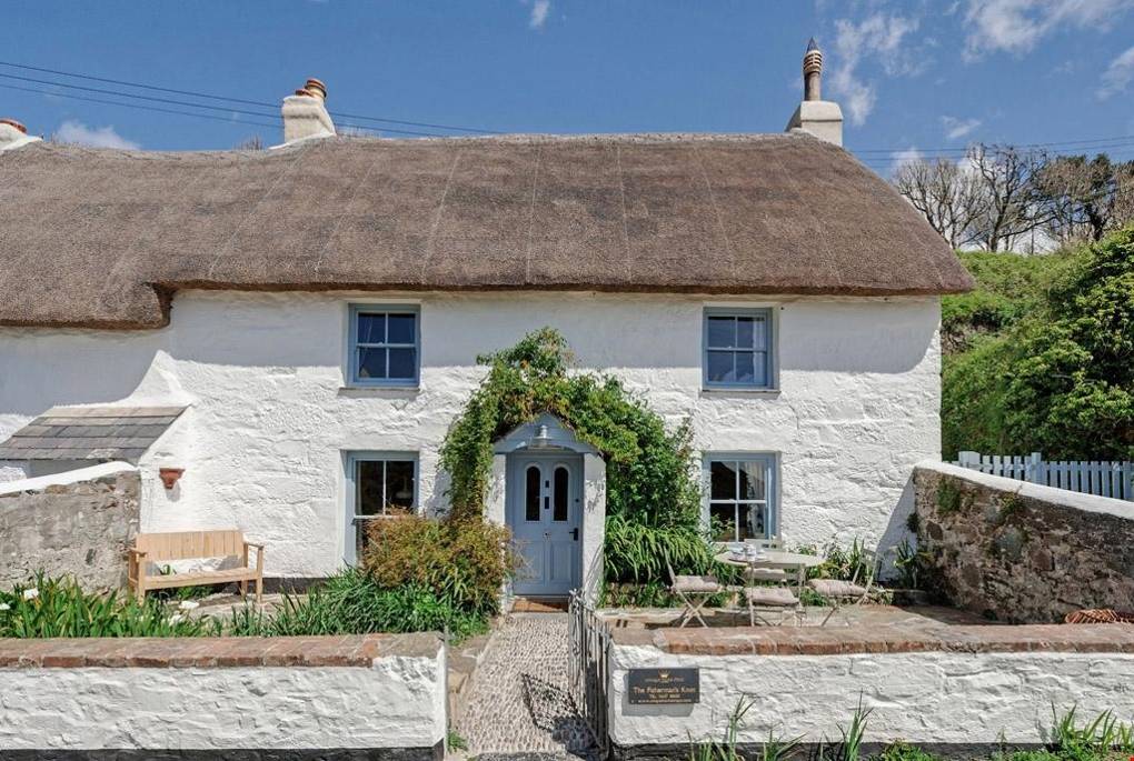 Houses to buy in Cornwall House & Garden