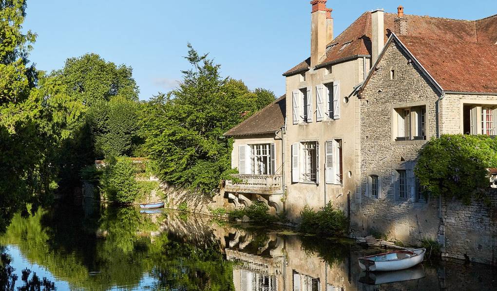 The eighteenth-century French country home of textiles dealer Susan ...