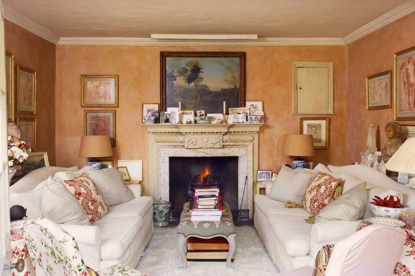 Nicky Haslams guide to a cosy living room - Vimarsana News