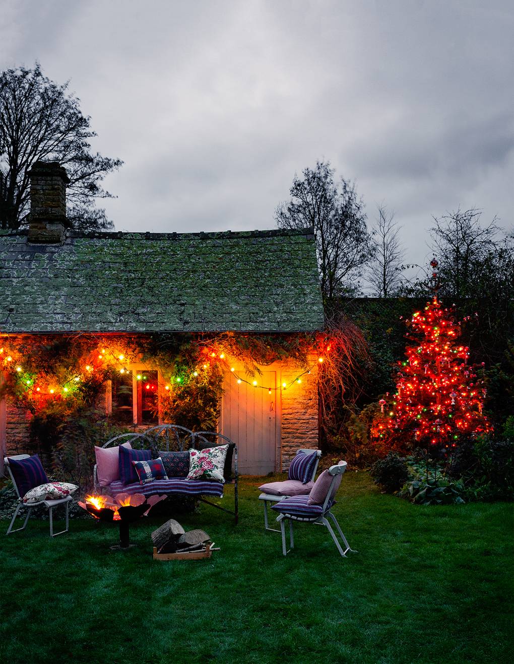 Decorating With Fairy Lights A House, Lighted Yard Decorations For Summer House