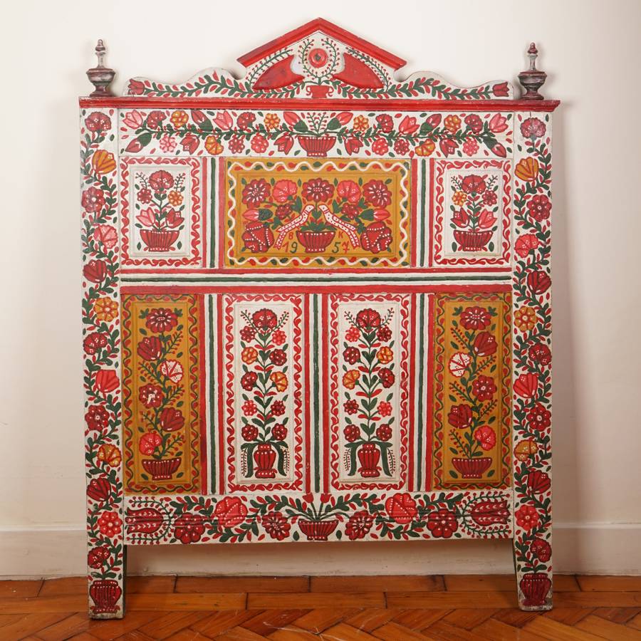 Eastern European folk furniture House & Garden