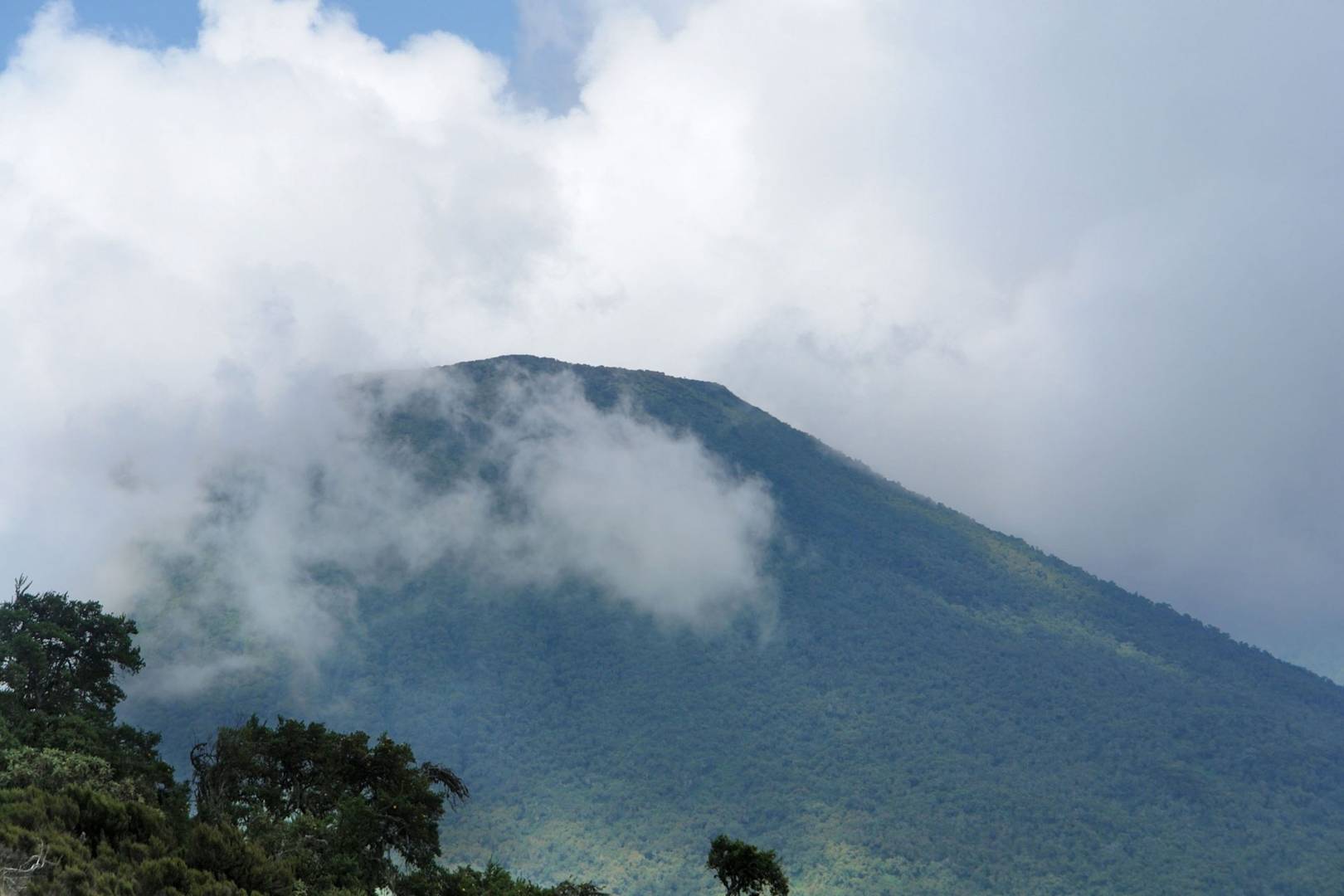 Mount Gahinga & Virunga Mountains - Rwanda & Uganda | House & Garden